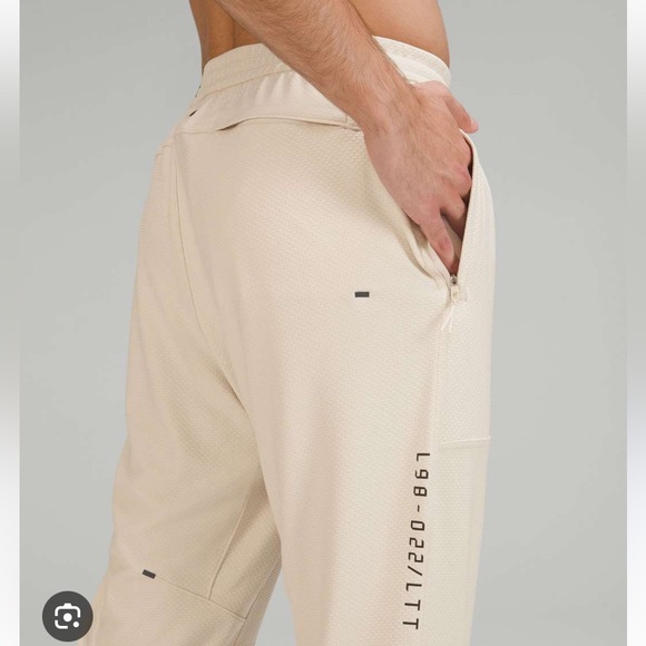 Lululemon Men’s Relaxed-Fut Training Joggers - Picture 4 of 4